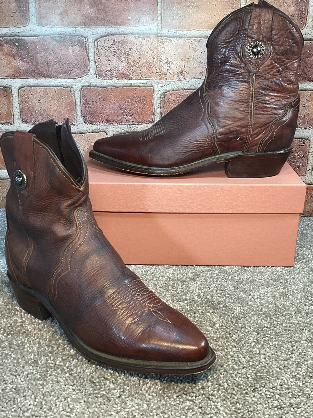 Vintage Justin Women’s brown western ankle boots size 7